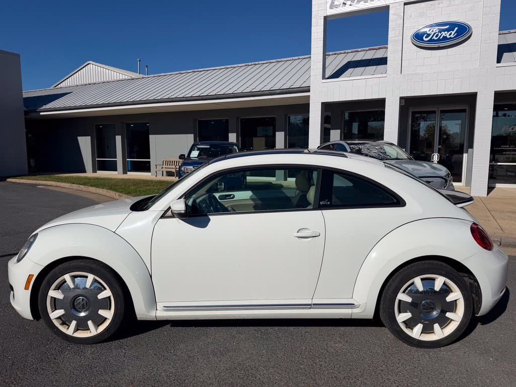 Pre-Owned 2016 Volkswagen Beetle 1.8T SEL - photo - 1