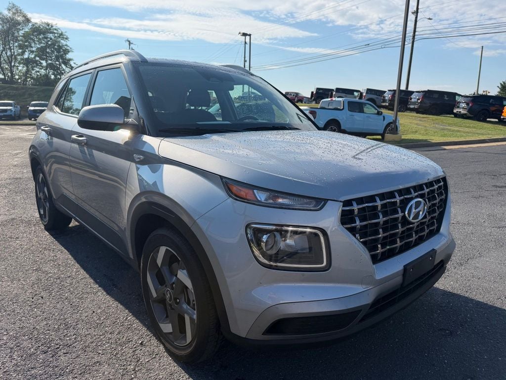 Pre-Owned 2025 Hyundai Venue SEL - photo - 6