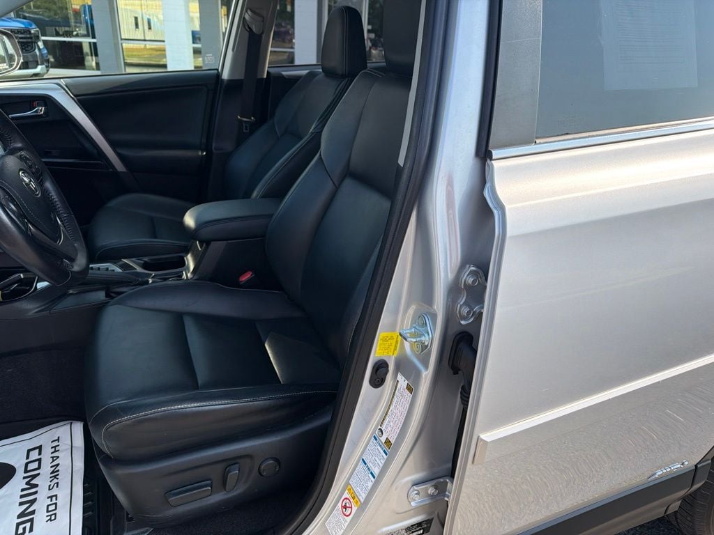 Pre-Owned 2016 Toyota RAV4 Hybrid Limited - photo - 8