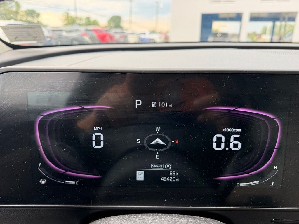 Pre-Owned 2024 Kia Sportage EX - photo - 9