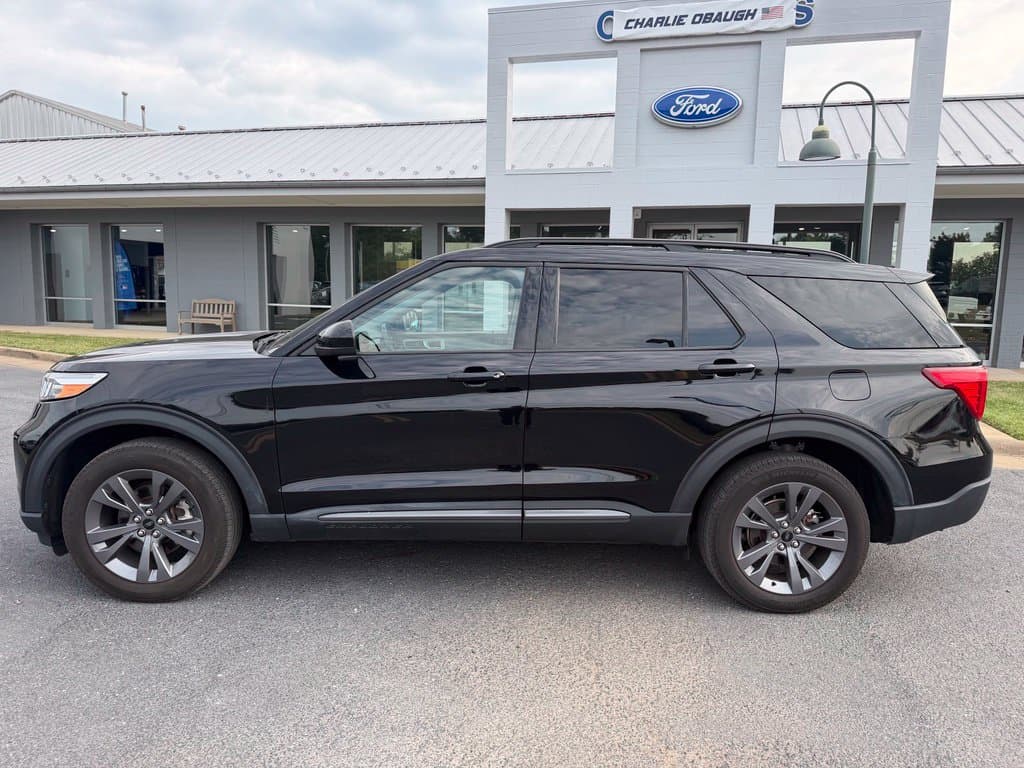 Pre-Owned 2023 Ford Explorer XLT - photo - 1