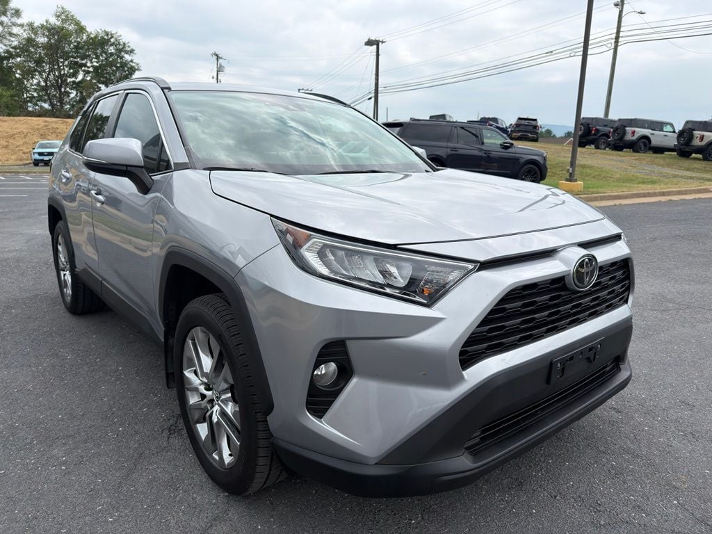 Pre-Owned 2020 Toyota RAV4 XLE Premium - photo - 6
