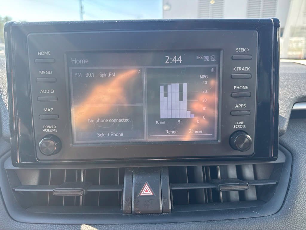 Pre-Owned 2019 Toyota RAV4 LE - photo - 12