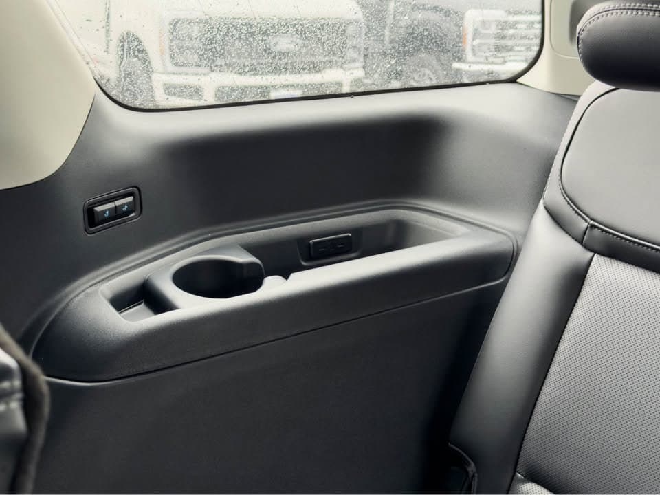 New 2027 Ford Expedition Platinum - photo - 16