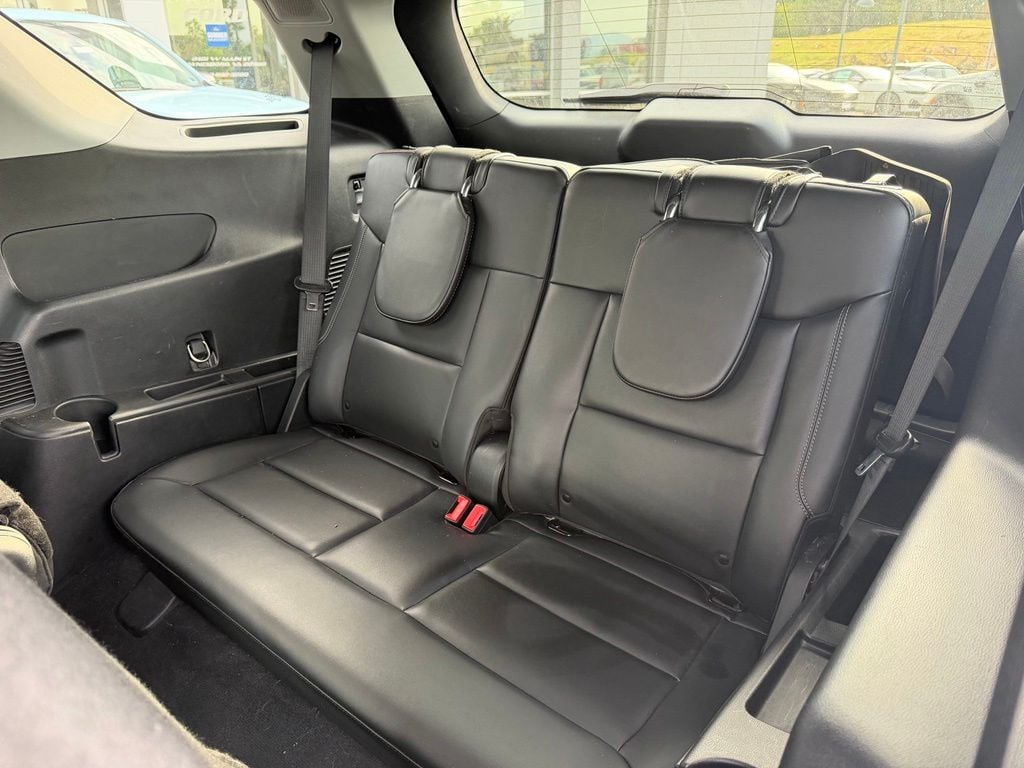 Pre-Owned 2022 Ford Explorer XLT - photo - 17