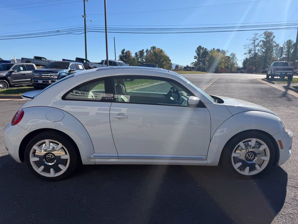Pre-Owned 2016 Volkswagen Beetle 1.8T SEL - photo - 5