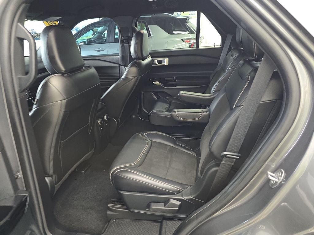 Pre-Owned 2023 Ford Explorer ST - photo - 9