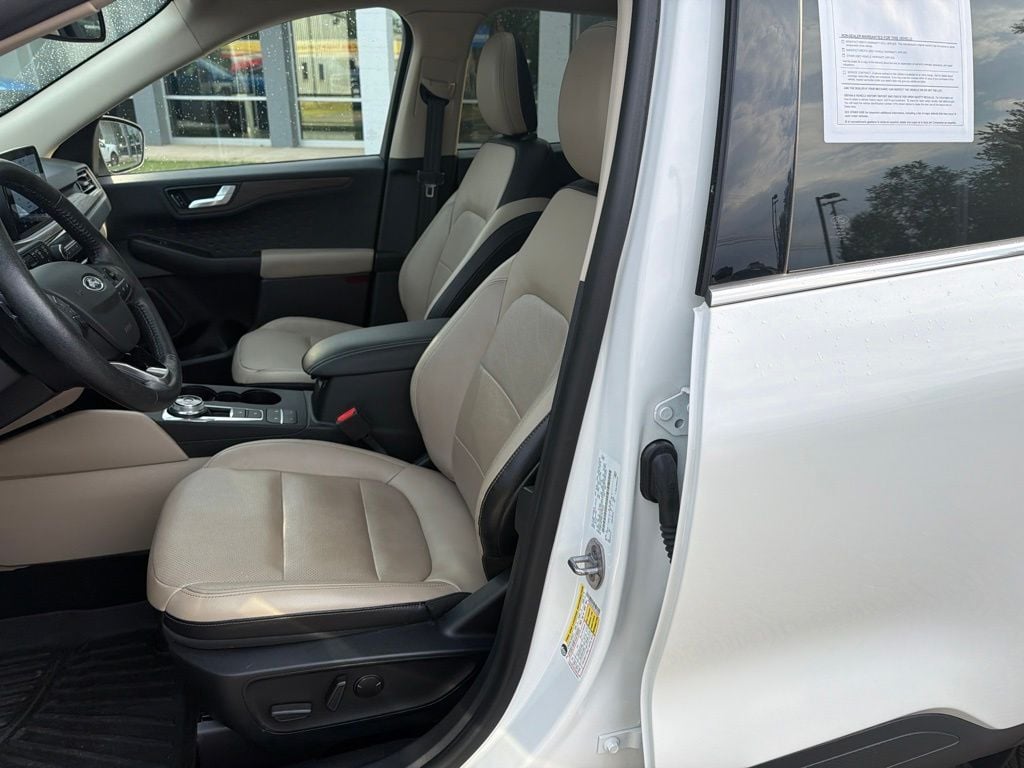 Pre-Owned 2020 Ford Escape Titanium - photo - 8