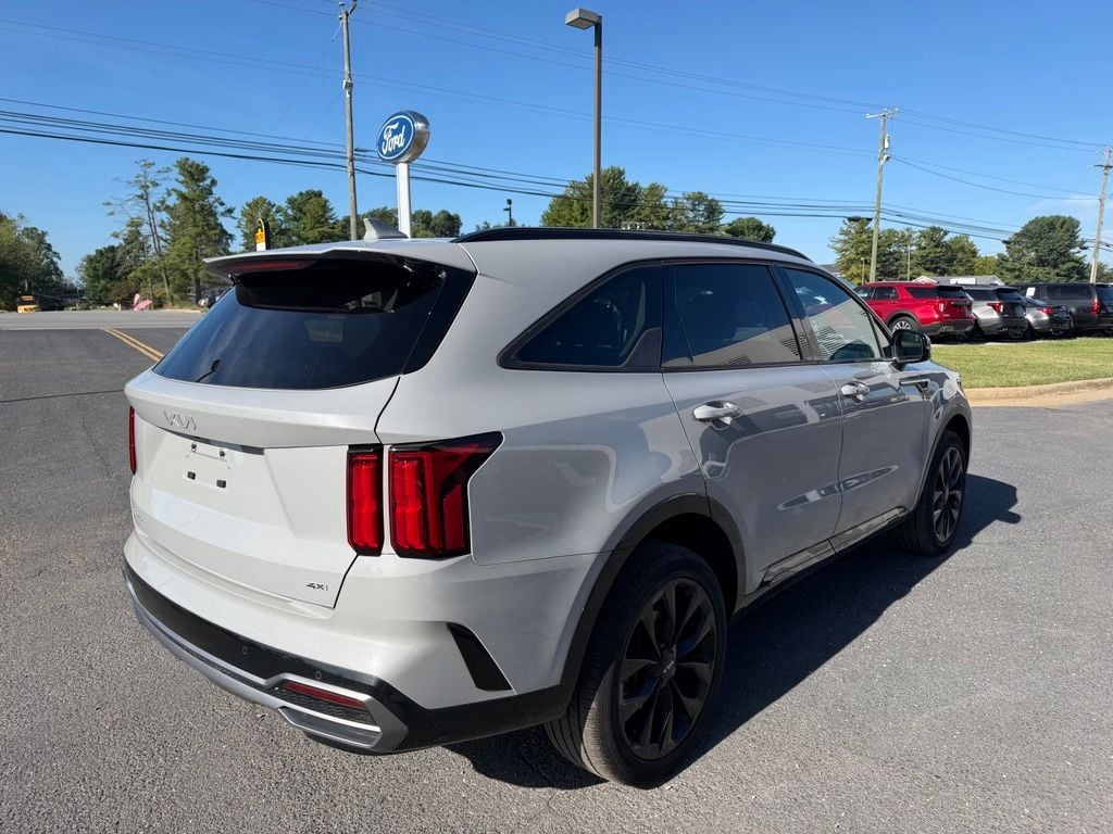 Pre-Owned 2023 Kia Sorento SX - photo - 4