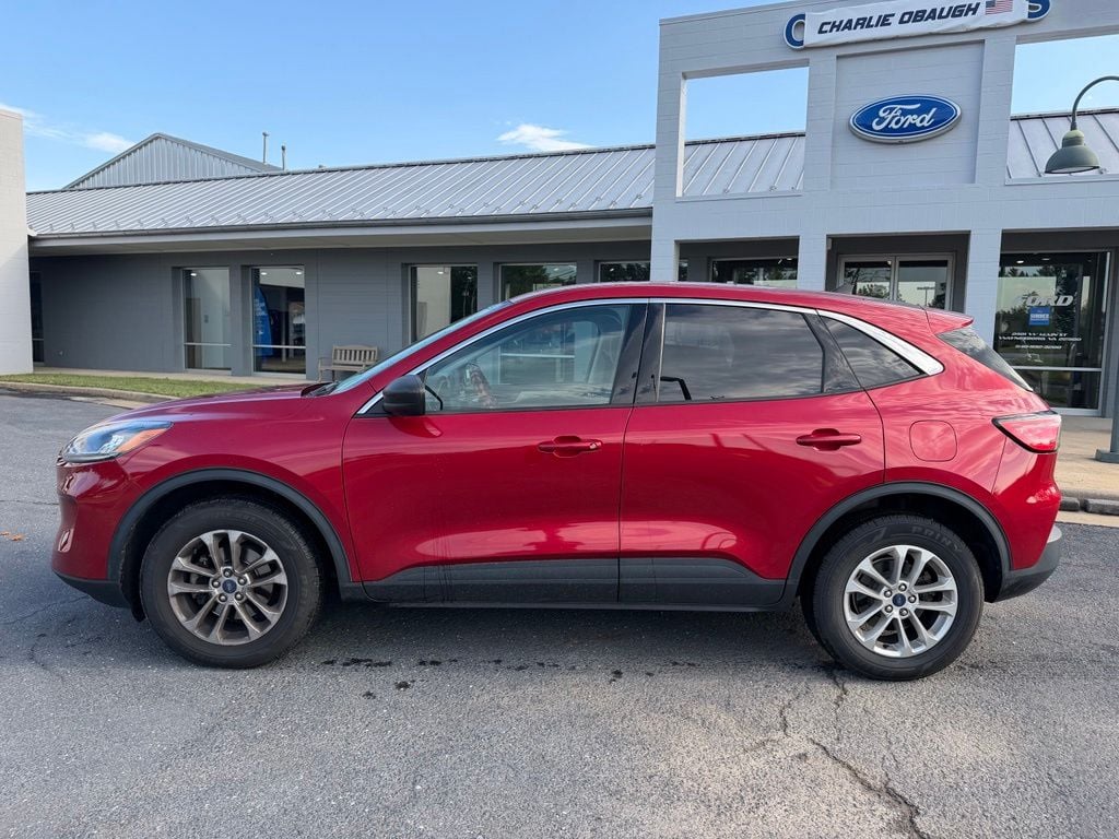 Pre-Owned 2022 Ford Escape SE - photo - 1