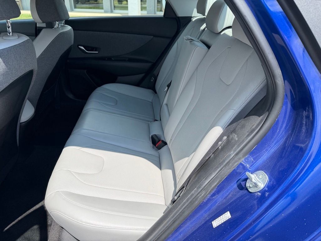 Pre-Owned 2023 Hyundai Elantra Limited - photo - 8