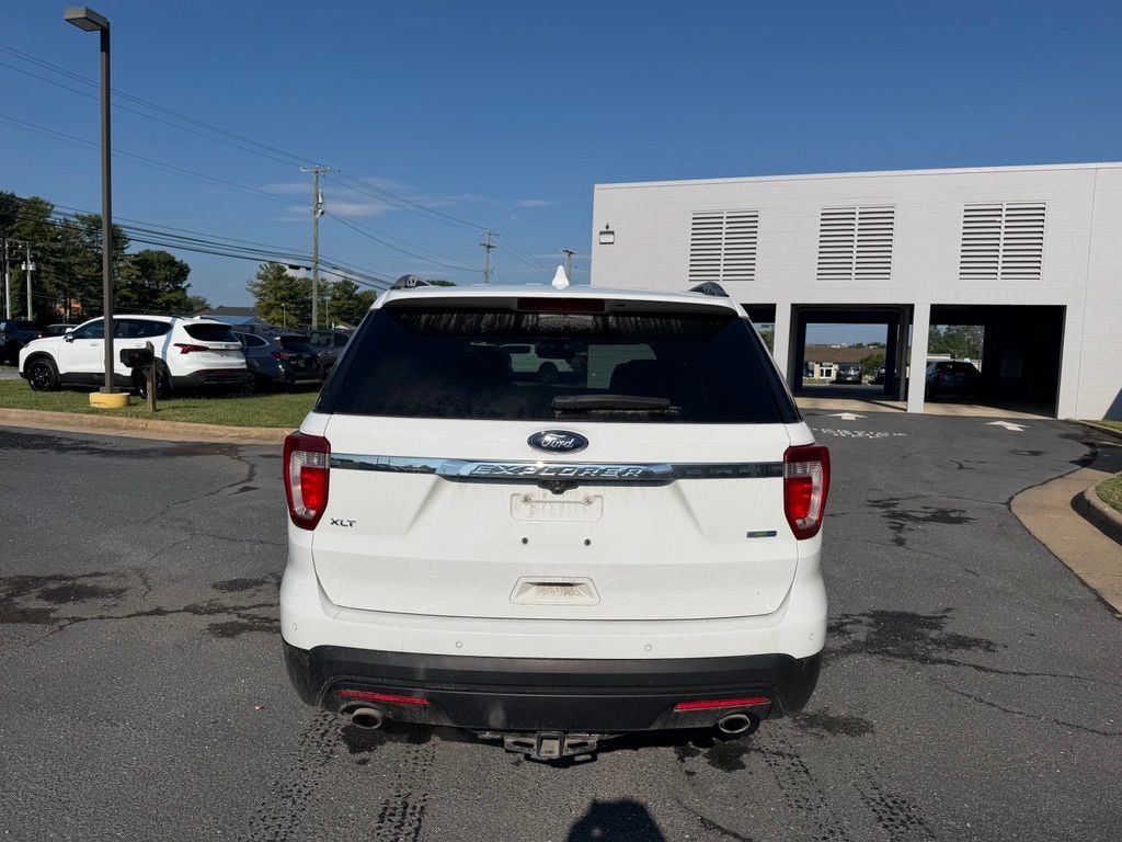 Pre-Owned 2017 Ford Explorer XLT - photo - 3