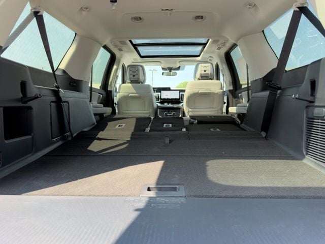 New 2027 Ford Expedition Max Platinum - photo - 5