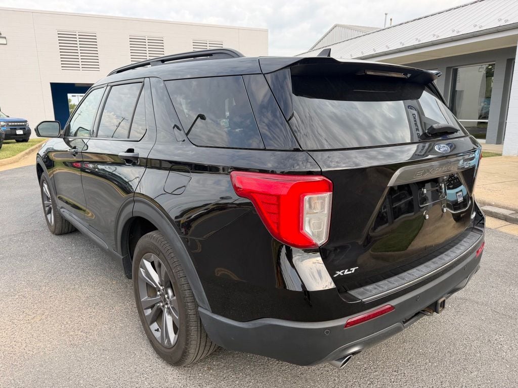Pre-Owned 2023 Ford Explorer XLT - photo - 2