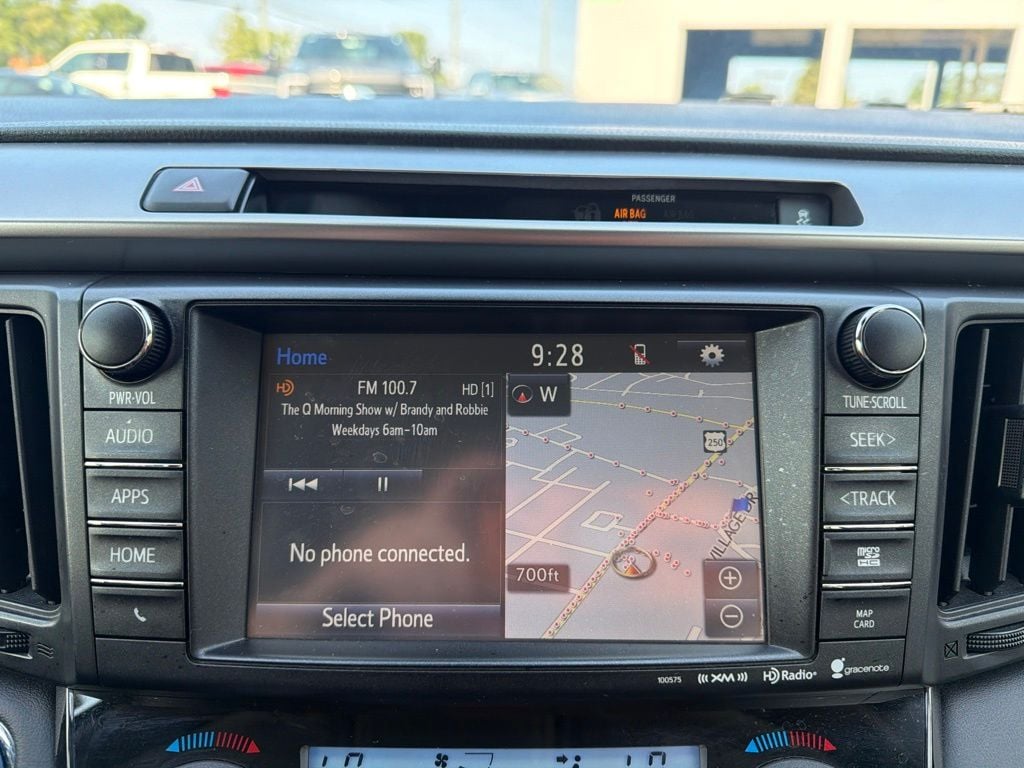 Pre-Owned 2016 Toyota RAV4 Hybrid Limited - photo - 10