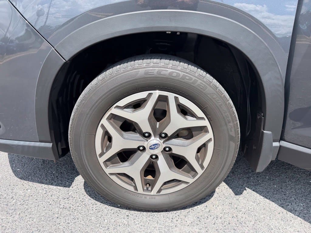 Pre-Owned 2022 Subaru Forester Premium - photo - 18