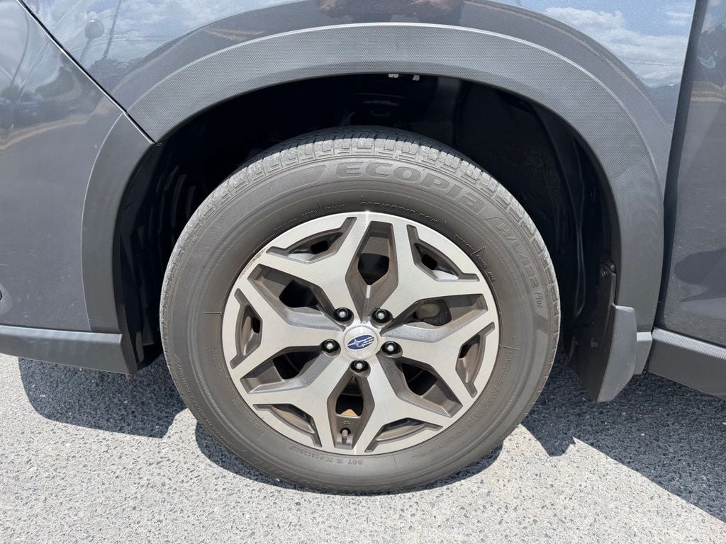 Pre-Owned 2022 Subaru Forester Premium - photo - 18