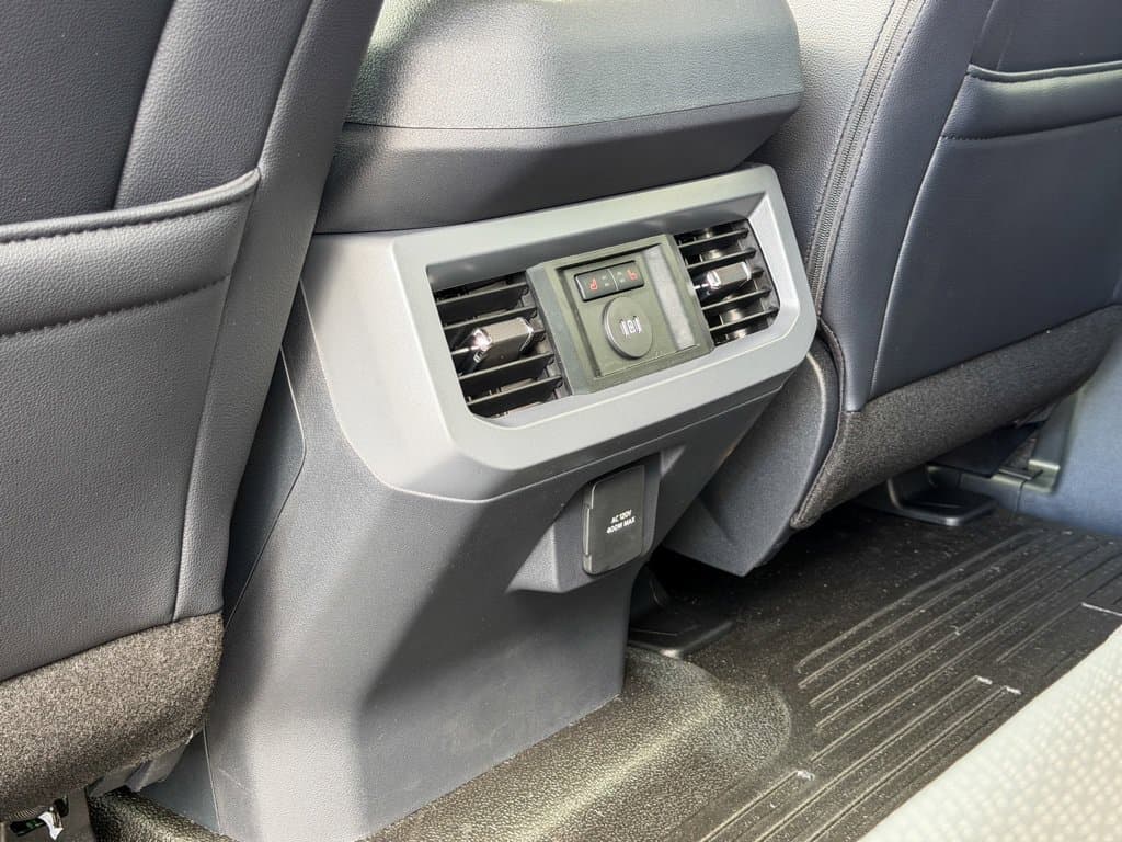 New 2027 Ford F-250SD Lariat - photo - 8