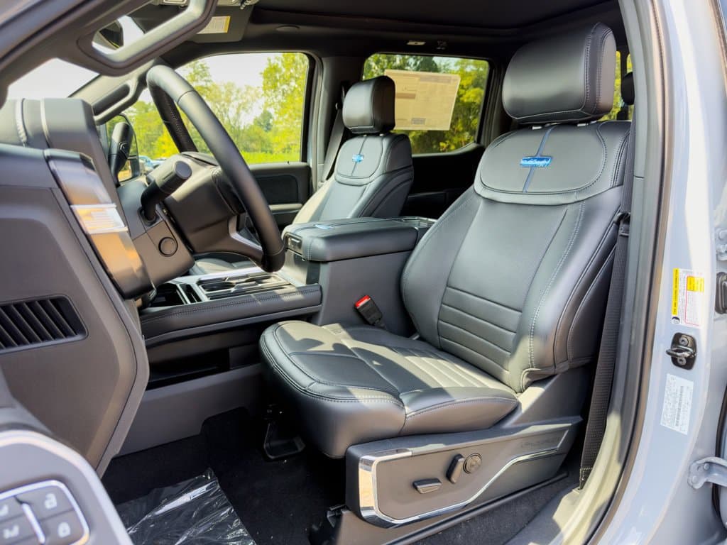 New 2026 Ford F-250SD Platinum - photo - 5