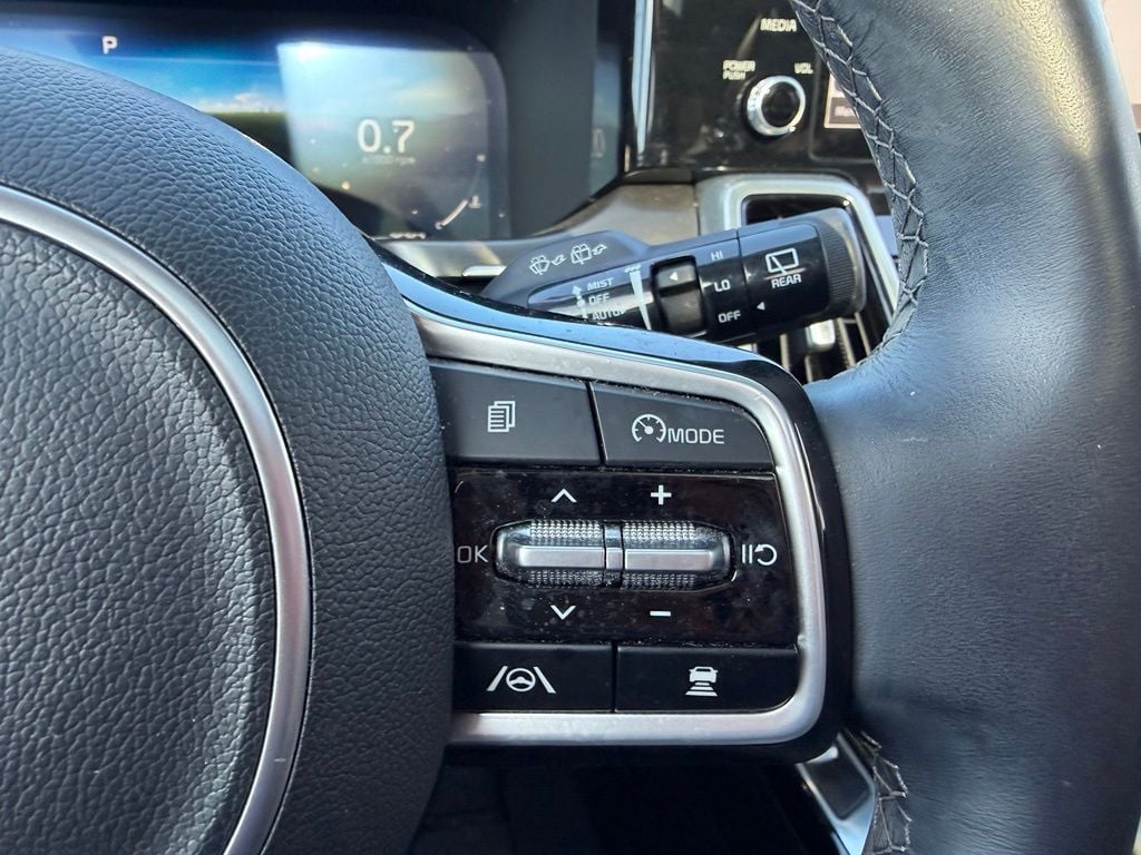 Pre-Owned 2023 Kia Sorento SX - photo - 16