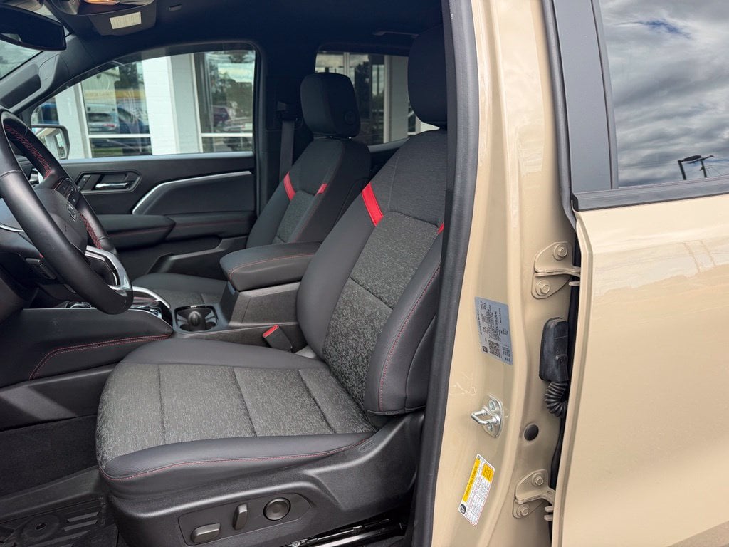 Pre-Owned 2024 Chevrolet Colorado Z71 - photo - 9