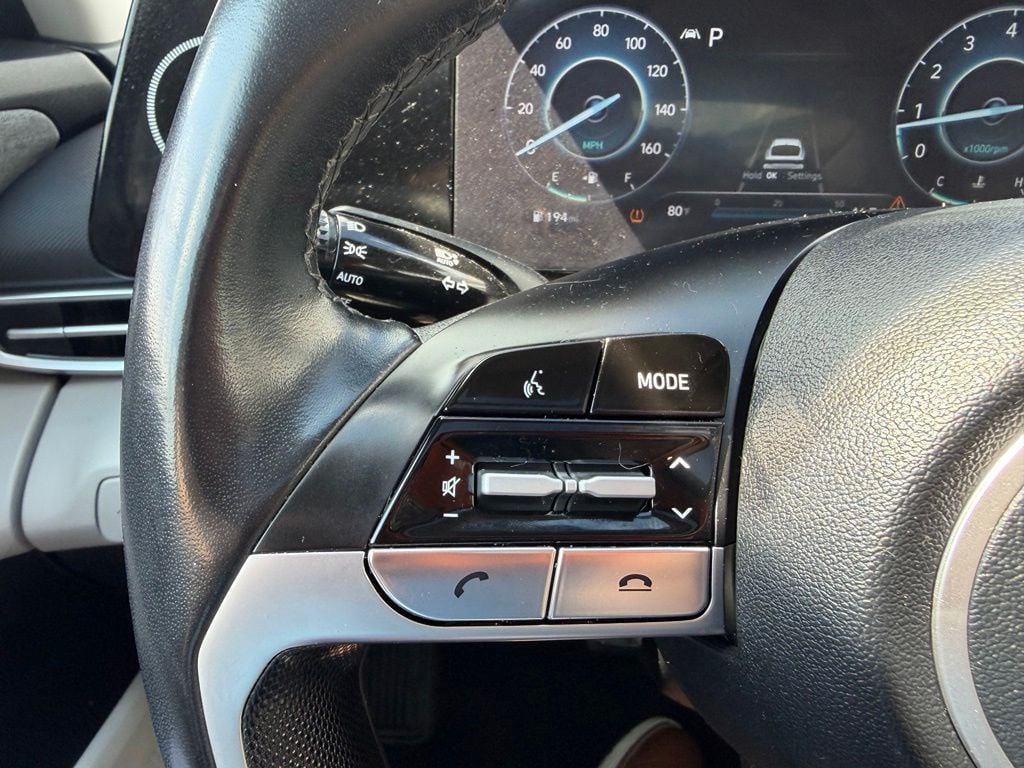 Pre-Owned 2023 Hyundai Elantra Limited - photo - 11
