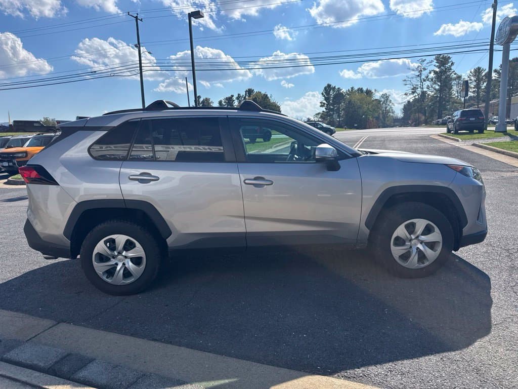 Pre-Owned 2019 Toyota RAV4 LE - photo - 6