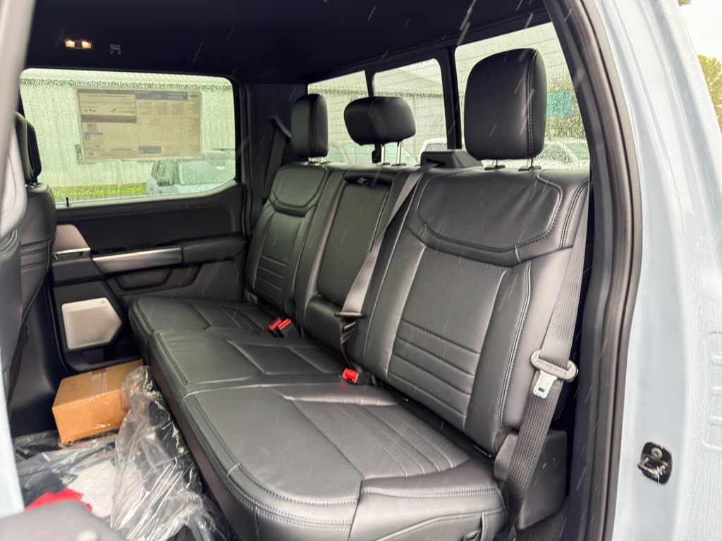 New 2027 Ford F-350SD Platinum - photo - 6
