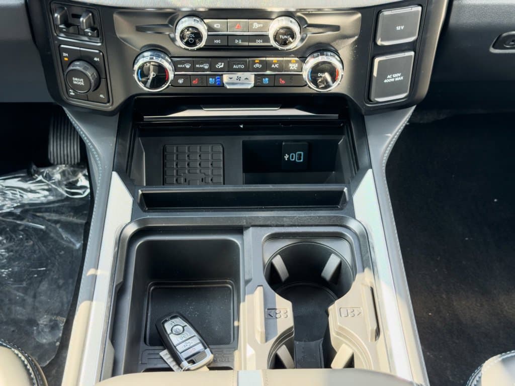 New 2026 Ford F-250SD Platinum - photo - 13