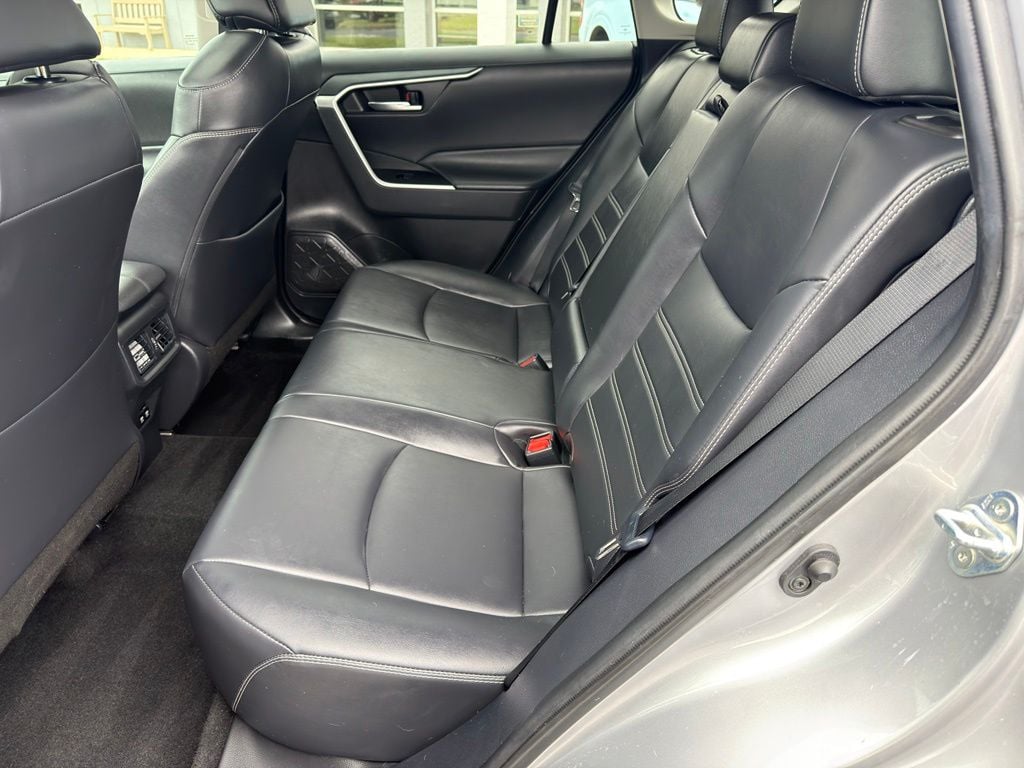 Pre-Owned 2020 Toyota RAV4 XLE Premium - photo - 17