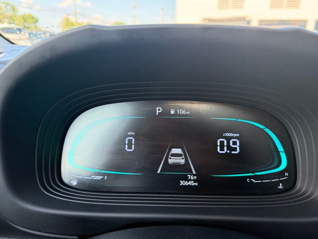 Pre-Owned 2025 Hyundai Venue SEL - photo - 12