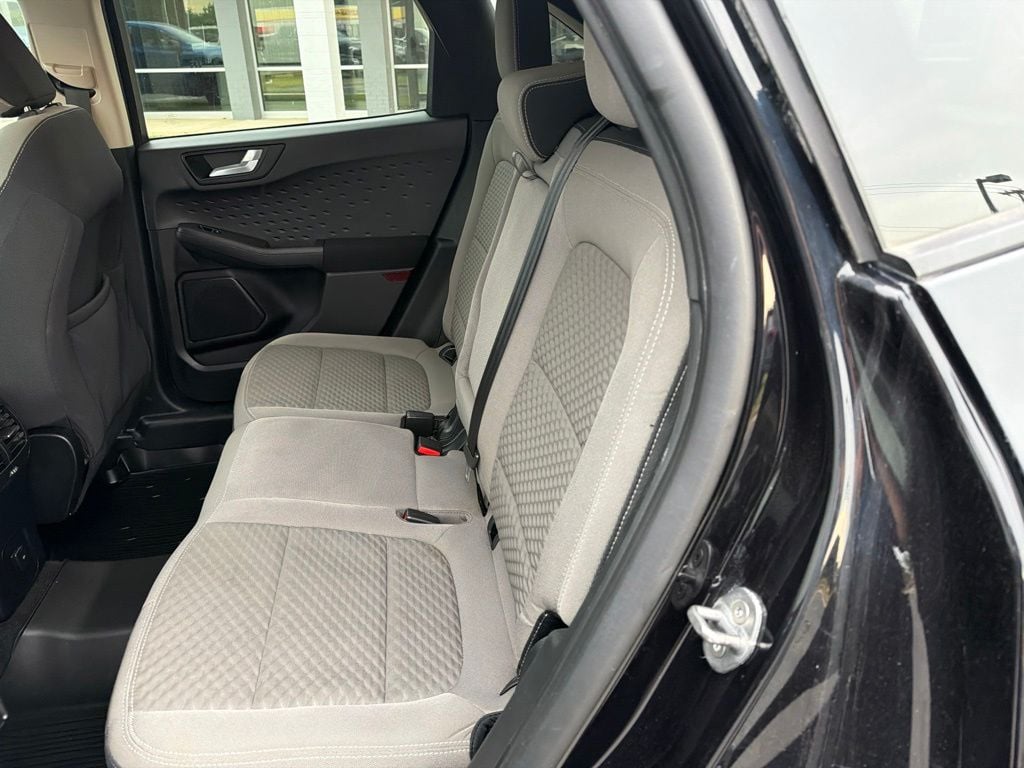 Pre-Owned 2020 Ford Escape SE - photo - 15