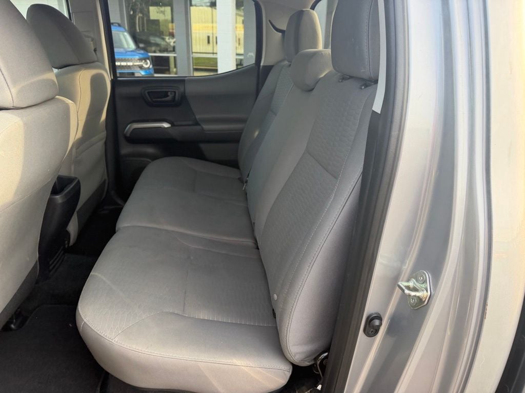 Pre-Owned 2017 Toyota Tacoma SR5 - photo - 13