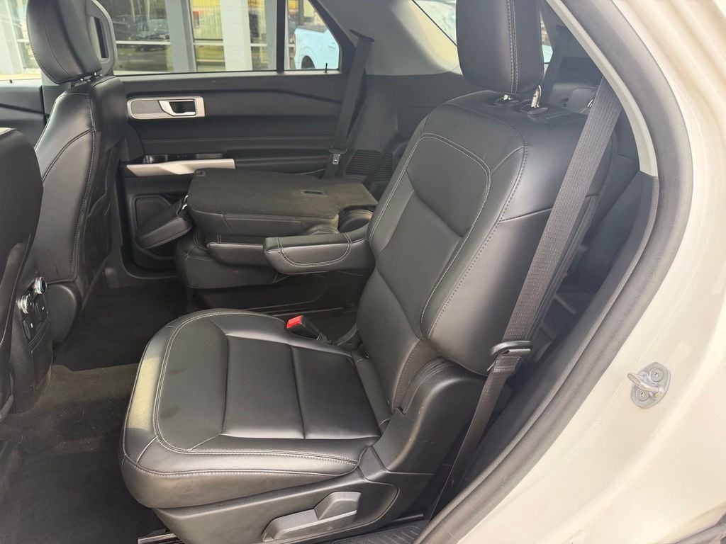 Pre-Owned 2022 Ford Explorer XLT - photo - 16