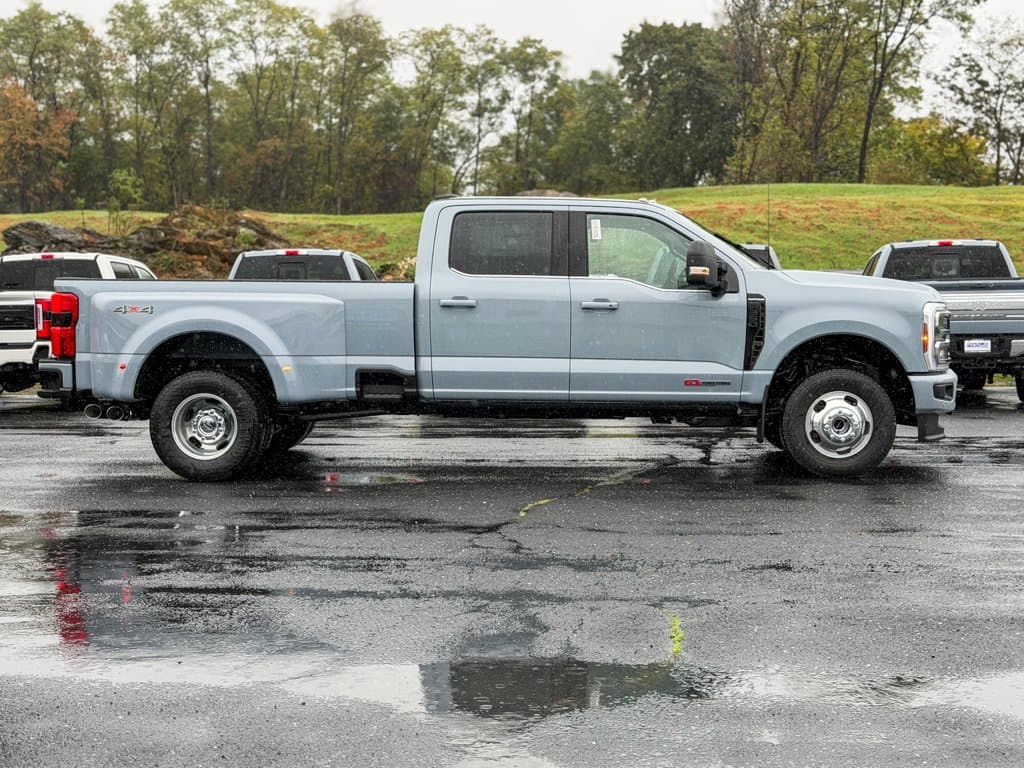 New 2027 Ford F-350SD Platinum - photo - 2