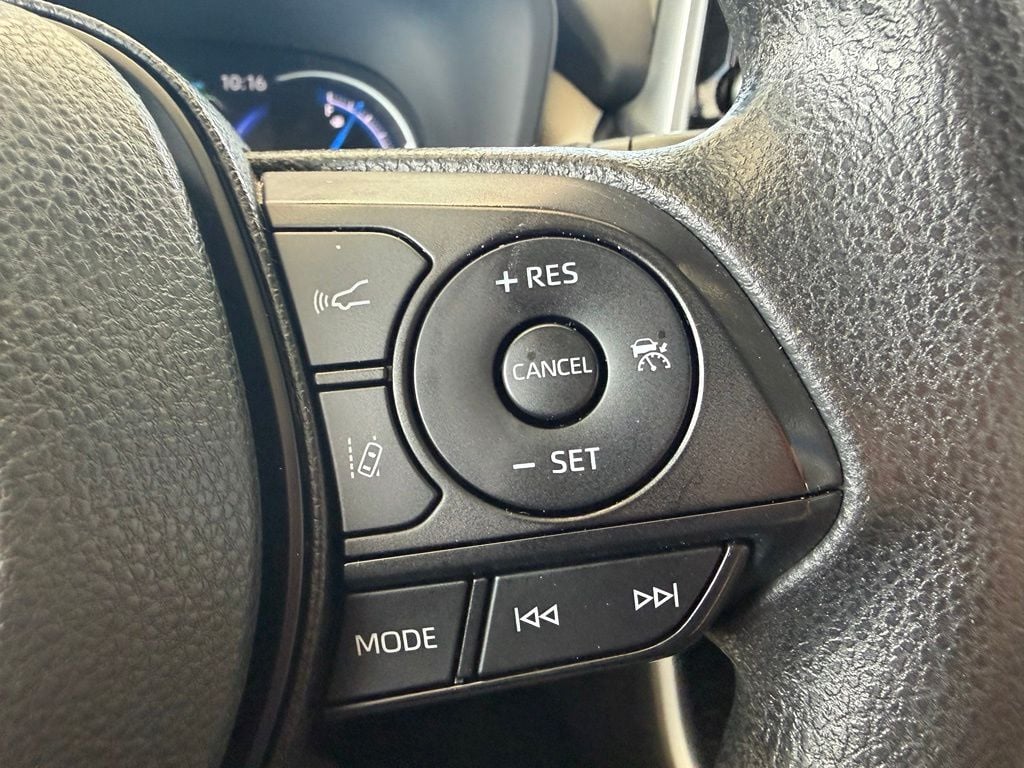 Pre-Owned 2023 Toyota RAV4 Hybrid XLE - photo - 13