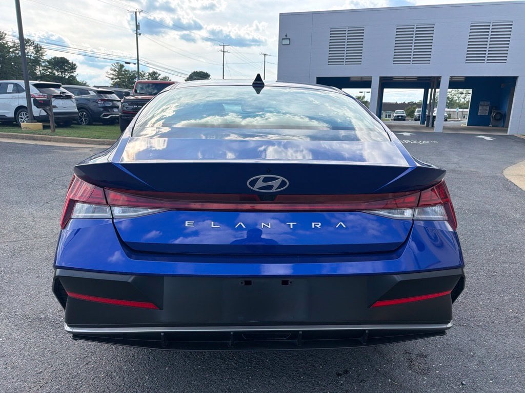 Pre-Owned 2025 Hyundai Elantra SEL Convenience - photo - 3
