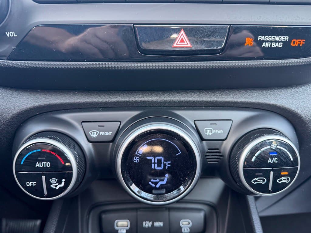 Pre-Owned 2025 Hyundai Venue SEL - photo - 10