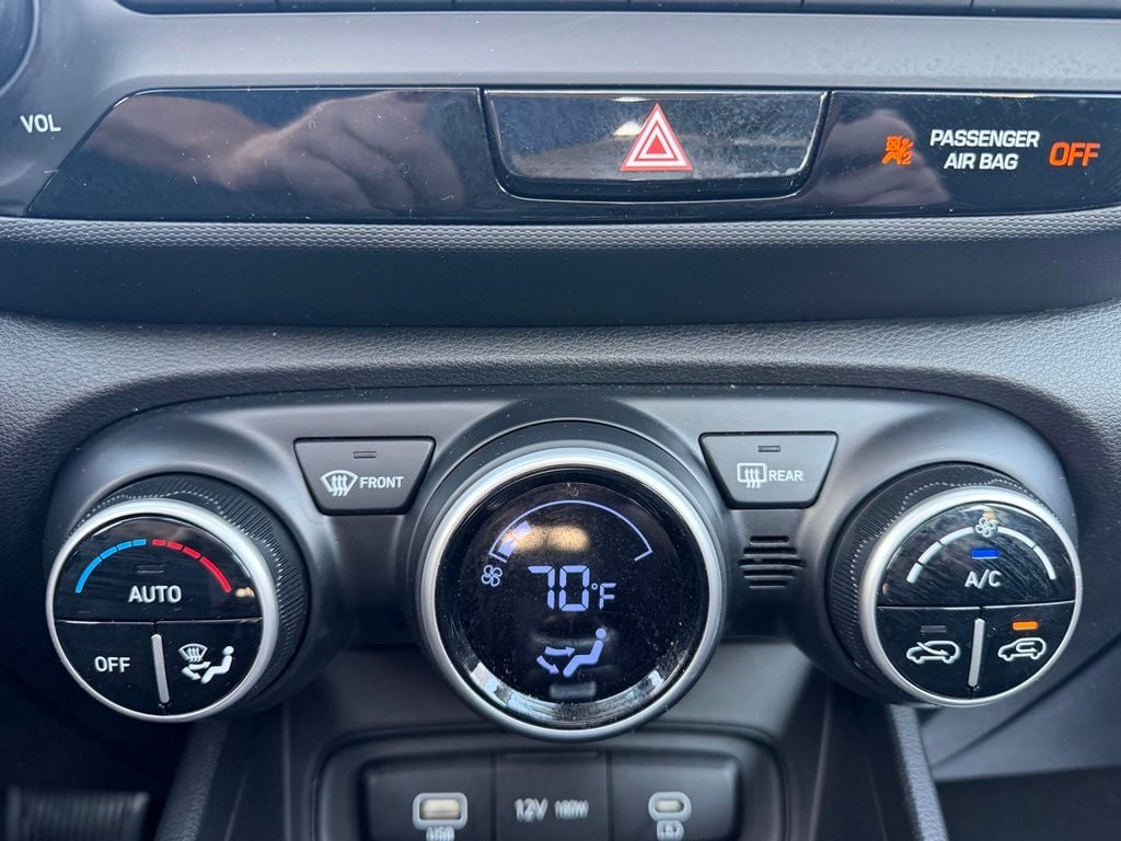 Pre-Owned 2025 Hyundai Venue SEL - photo - 10