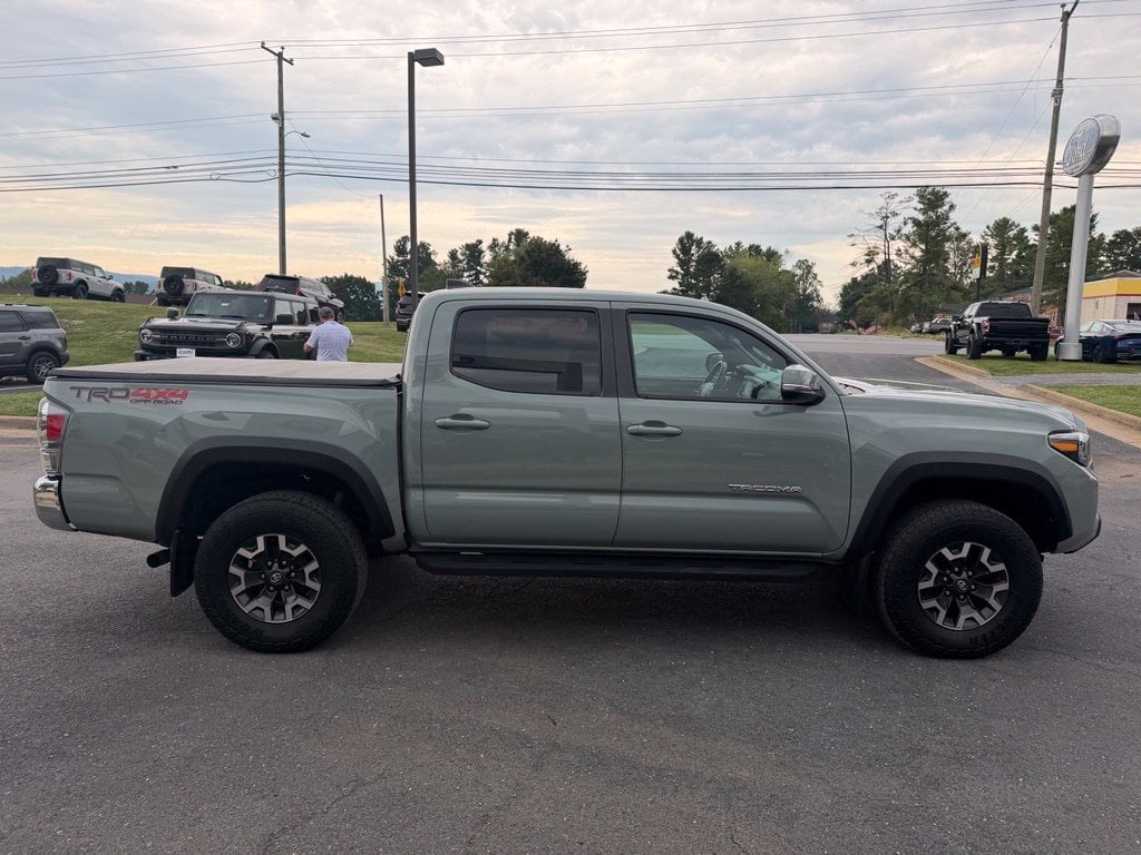 Pre-Owned 2023 Toyota Tacoma TRD Off-Road - photo - 5