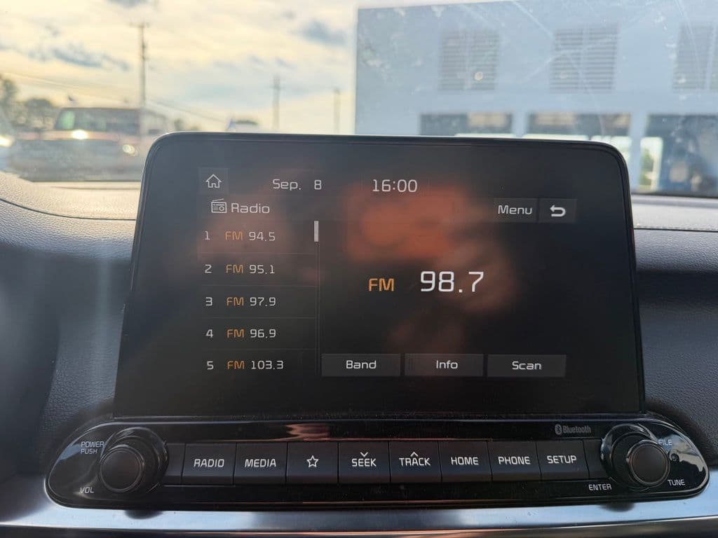 Pre-Owned 2021 Kia Forte GT-Line - photo - 12