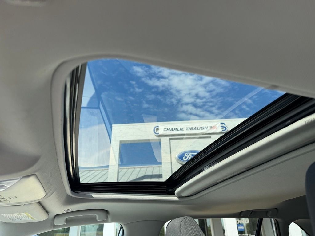 Pre-Owned 2023 Toyota RAV4 Hybrid XLE - photo - 10