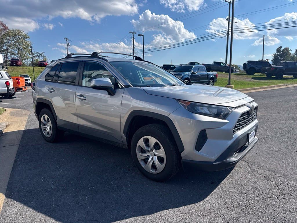 Pre-Owned 2019 Toyota RAV4 LE - photo - 7