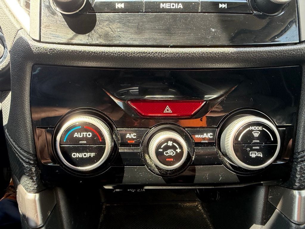 Pre-Owned 2022 Subaru Forester Premium - photo - 12