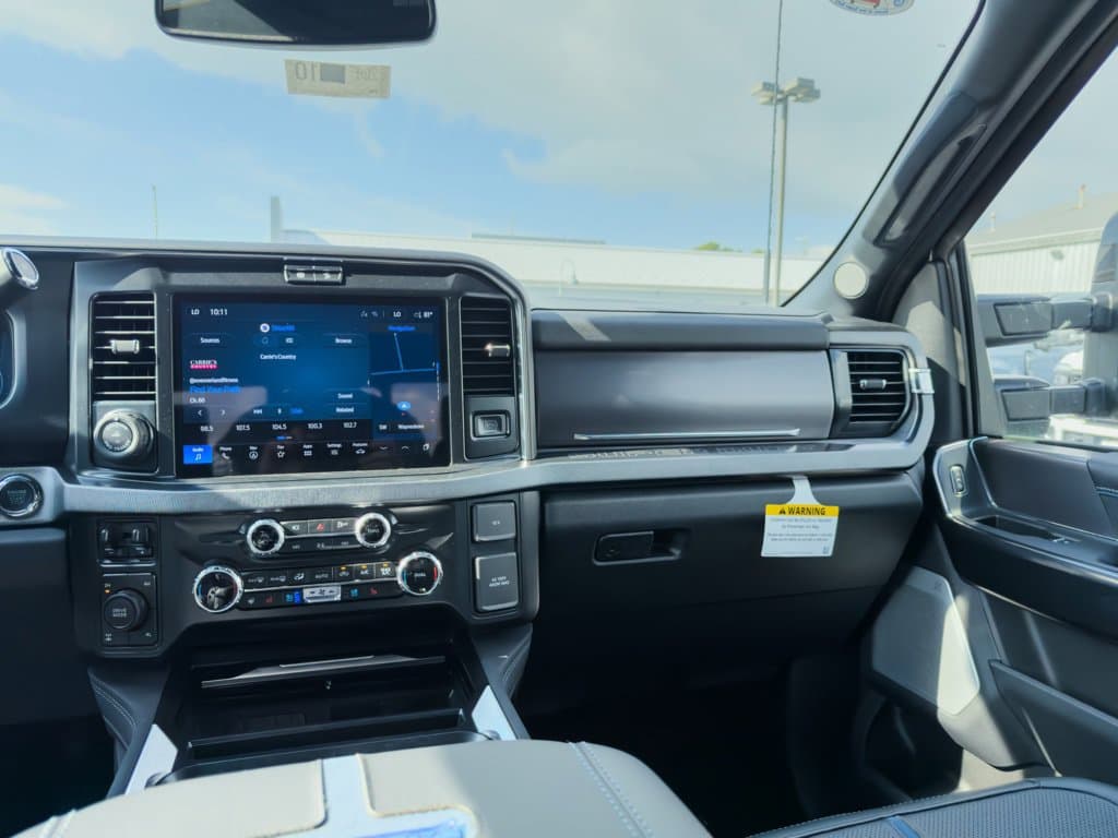 New 2026 Ford F-250SD Platinum - photo - 11