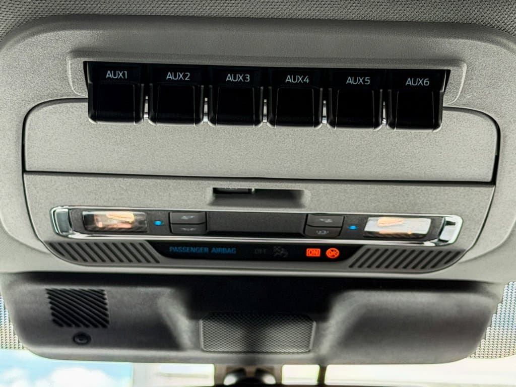 New 2027 Ford F-250SD Lariat - photo - 18