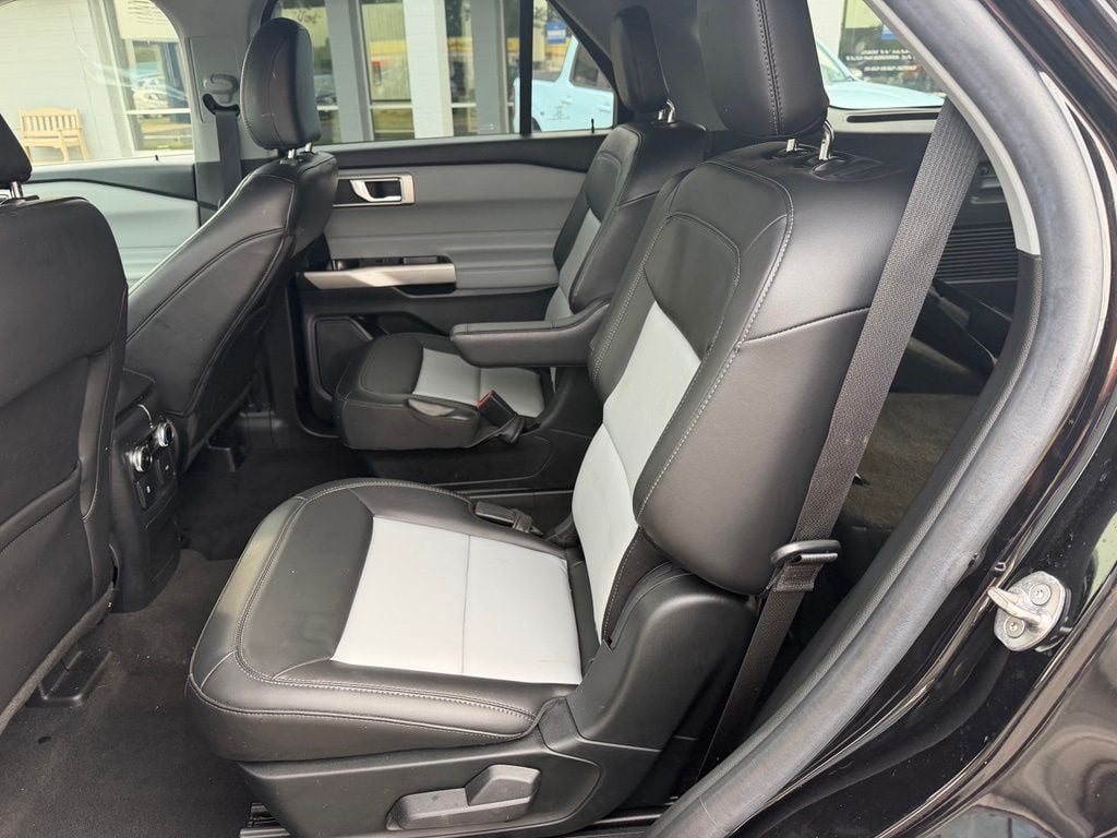 Pre-Owned 2023 Ford Explorer XLT - photo - 15