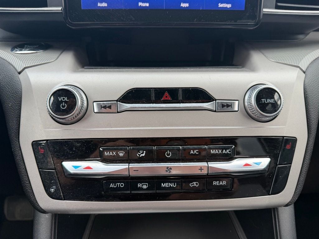 Pre-Owned 2023 Ford Explorer XLT - photo - 13
