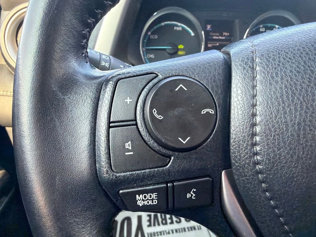 Pre-Owned 2016 Toyota RAV4 Hybrid Limited - photo - 12