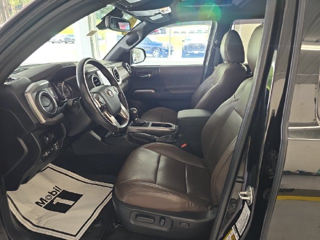 Pre-Owned 2023 Toyota Tacoma Limited - photo - 13